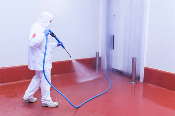 Best Animal Enclosure Cleaning  in Fort Meade, FL